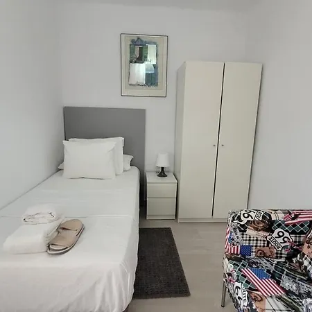 B O D Collblanc Apartamento *